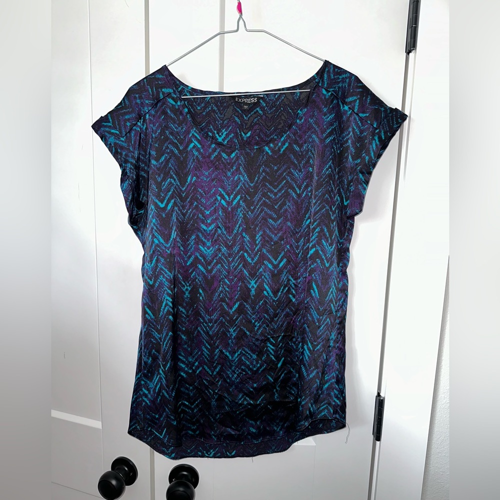 Express Chevron Top